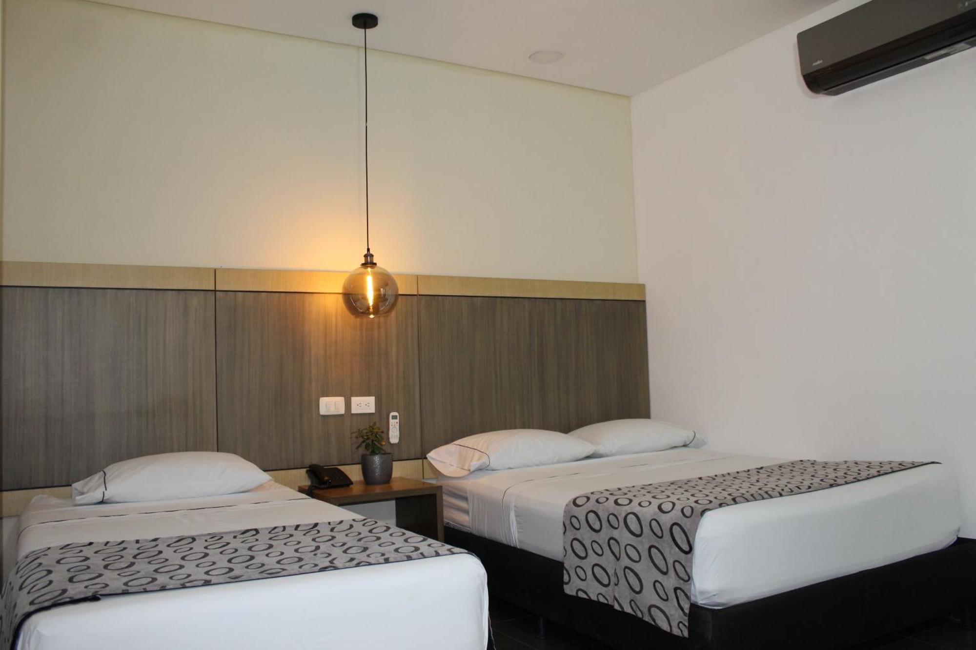 Merlott Lleras Hotel 3*